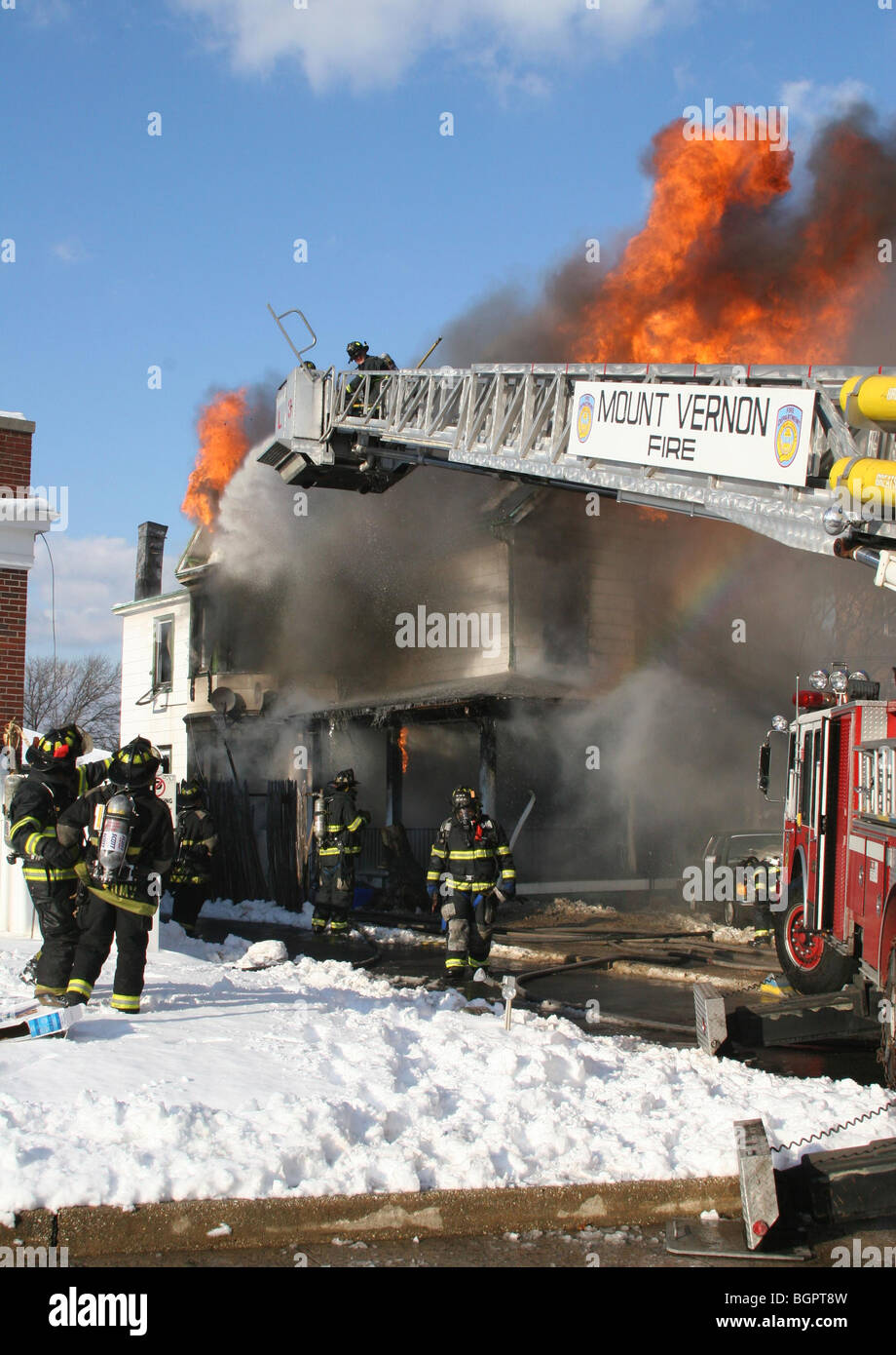 Mt Vernon New York Feuerwehr Schlacht Haus Feuer, von Michael Dembinsky Messar/Foto Assoc Stockfoto