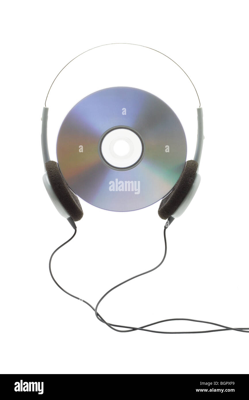 Konzeptbild von Kopfhörer und CD auf weißem Hintergrund Stockfoto