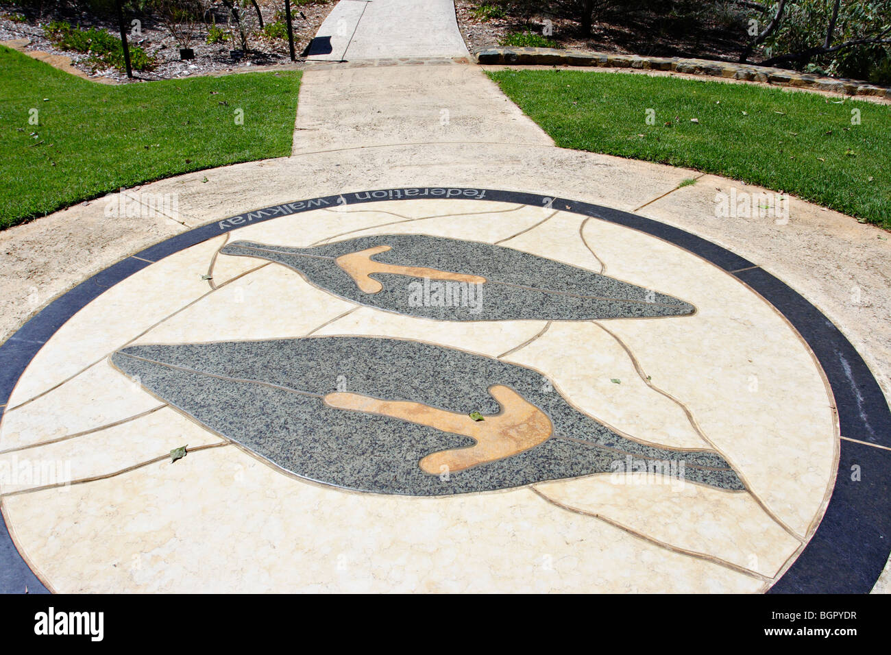 Aborigine-Kunst am Wanderweg im Western Australian Botanic Garden, Kings Park in Perth, Western Australia. Stockfoto