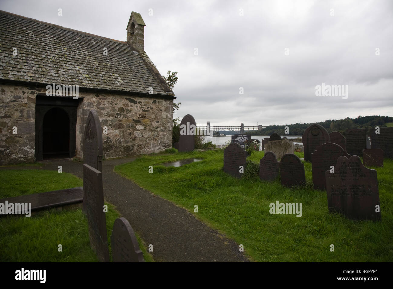 Kirche-Insel auf Menai Strait Stockfoto