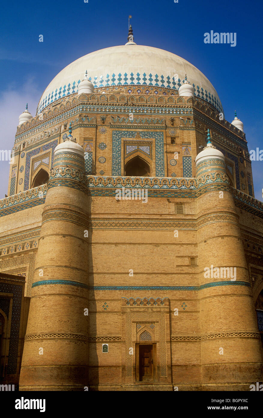 Schrein und das Mausoleum des Sufi Heiligen Rukin-i-Alam in Multan ...