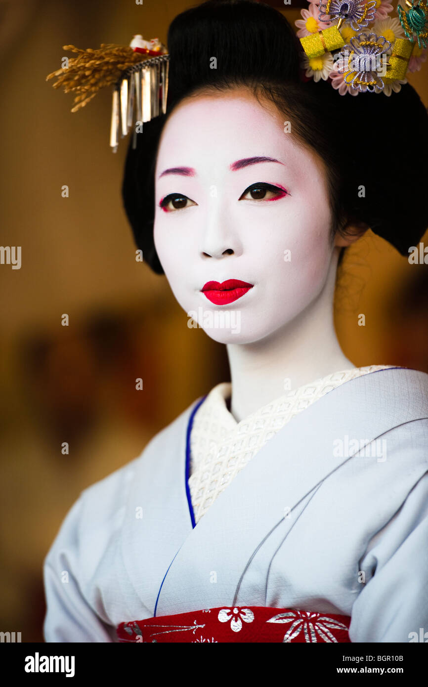 Maiko in der Kyotos Gion Bezirk - Kyoto, Japan Stockfoto