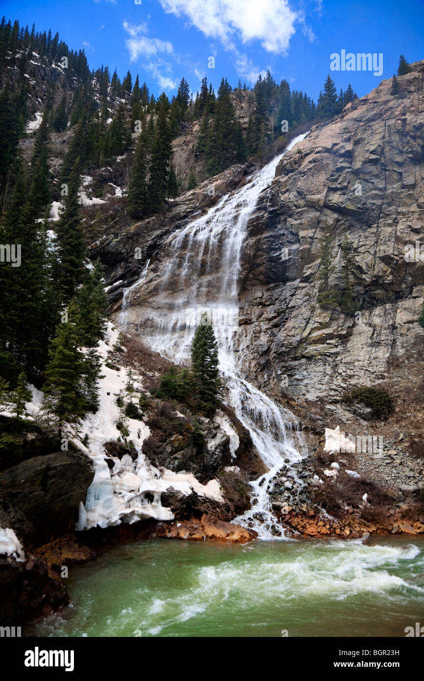 Wasserfall entlang der Route der Durango-Silverton Railroad Colorado, USA Stockfoto