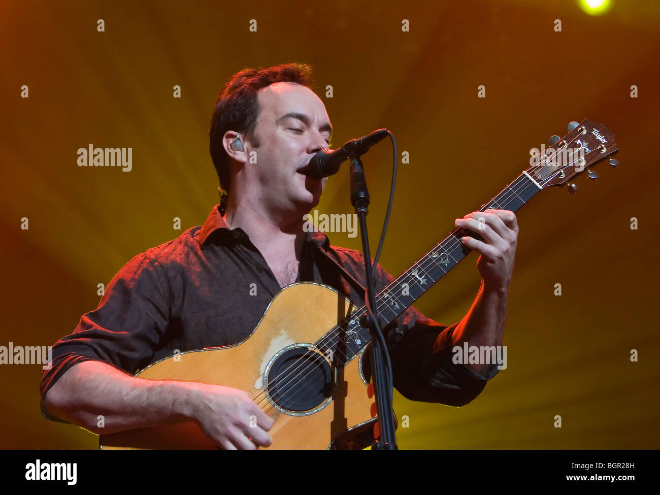 Die Dave Matthews Band durchgeführt, bei der John Paul Jones Arena auf dem Gelände der University of Virginia in Charlottesville, VA Stockfoto