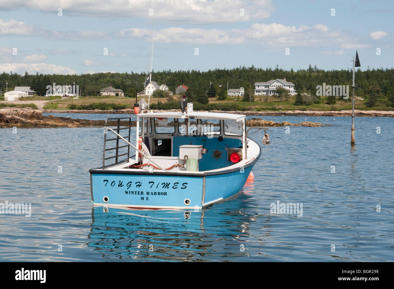 Festgemachten Lobster Boat harte Zeiten im Winter Harbor, Maine Stockfoto