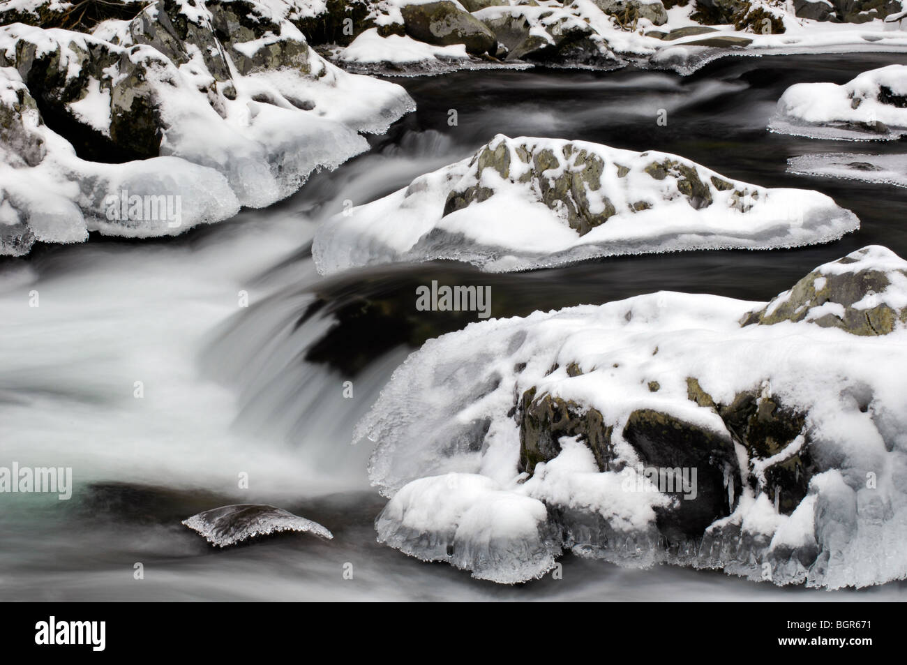 Schnee und Eis auf der Little Pigeon River im Bereich Greenbrier Nationalpark Great Smoky Mountains in Tennessee Stockfoto