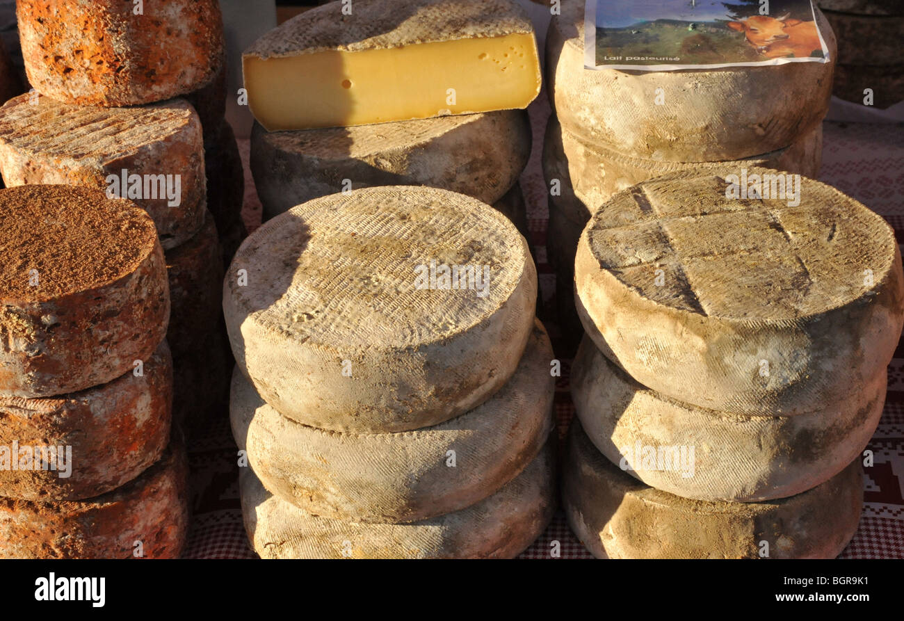 Frischkäse zum Verkauf auf dem französischen Straße Stockfoto