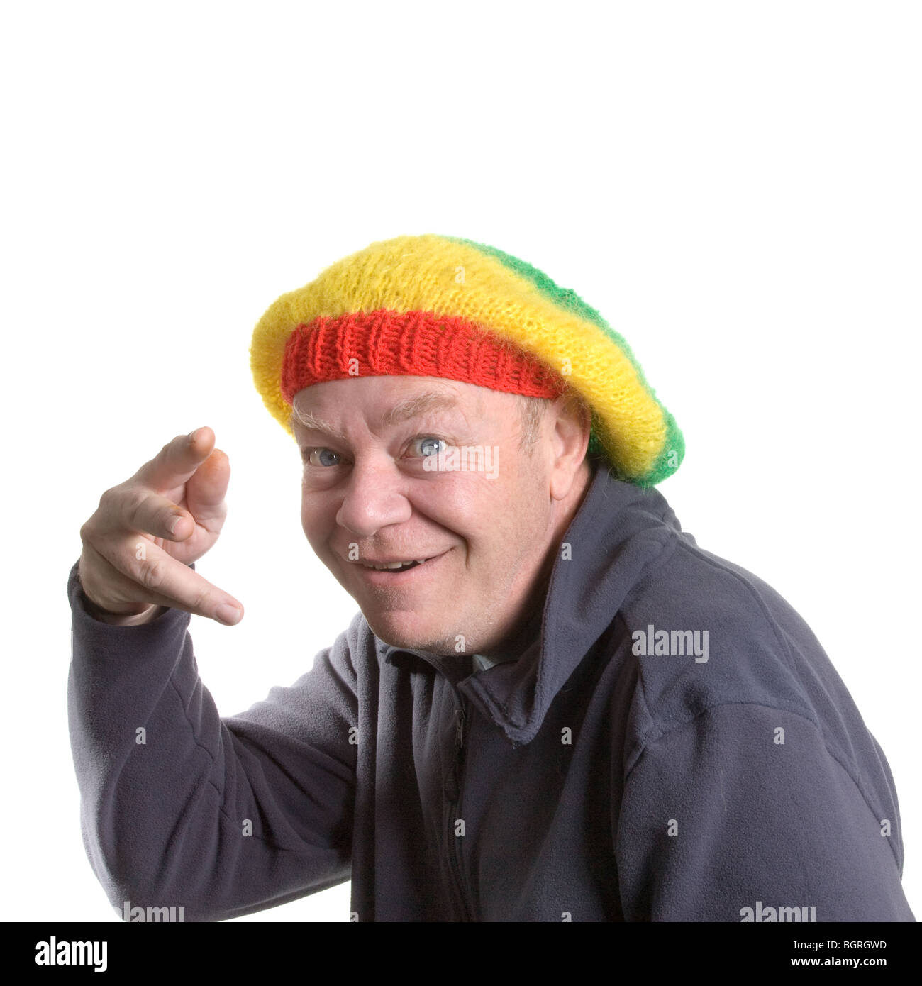 Dumme alte Mann tragen Rasta Mütze Clownerie rund um Stockfotografie - Alamy