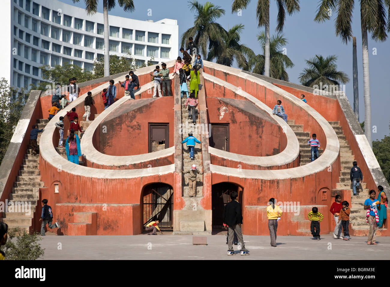 Inder Misra Yantra Gebäude zu besuchen. Altes Observatorium Jantar Mantar. Neu-Delhi. Indien Stockfoto
