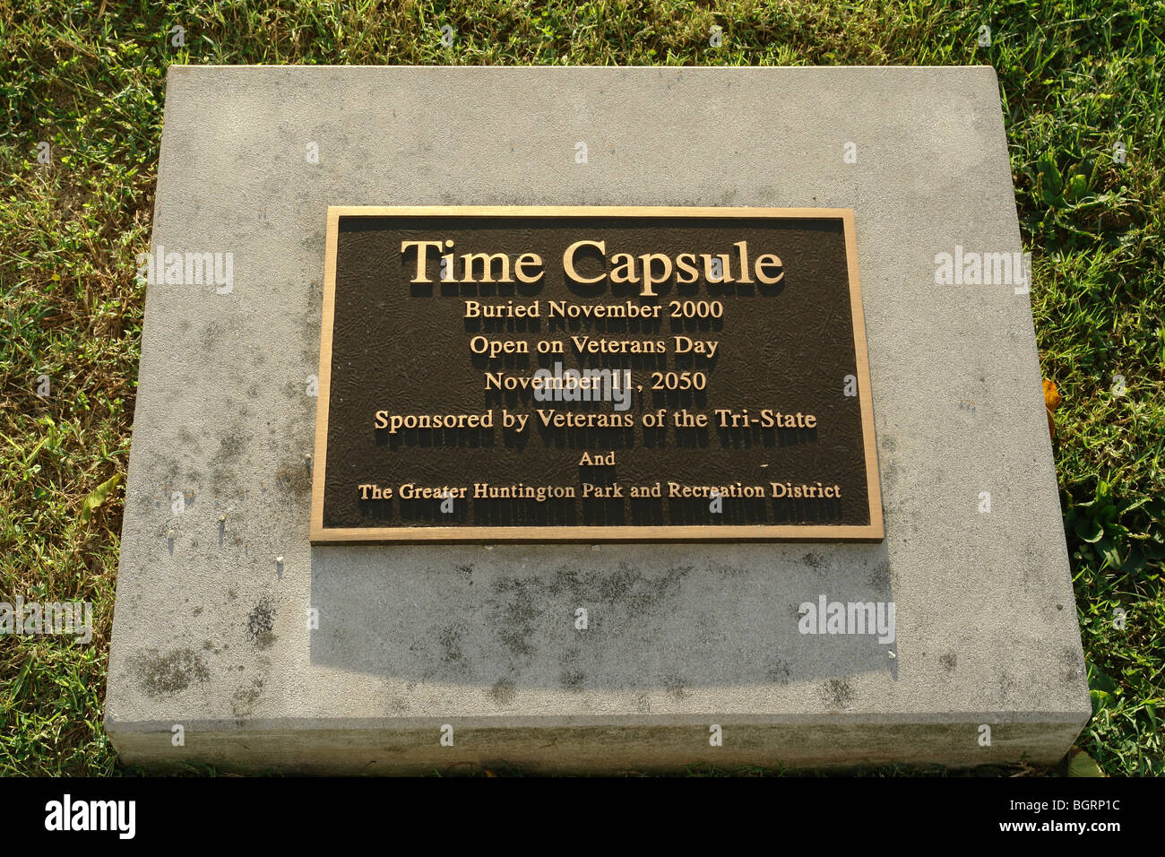 AJD62341, Huntington, WV, West Virginia, Time Capsule am Kriegerdenkmal Stockfoto