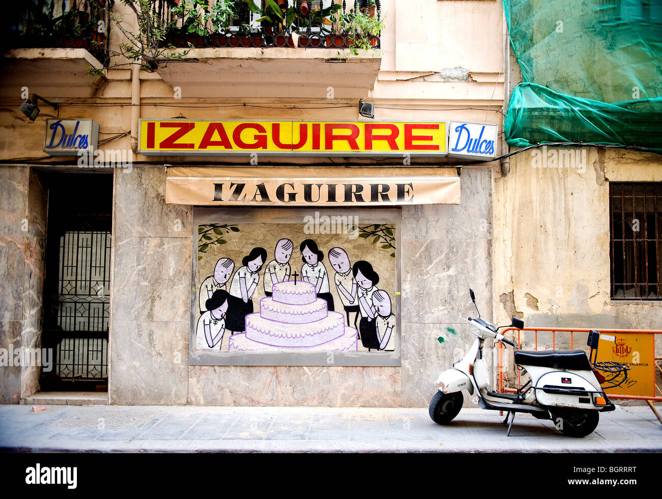 Straßenkunst ist ganz über das Zentrum von Valencia in Spanien. Bunte Graffiti von der mediterranen Sonne gebadet. Stockfoto