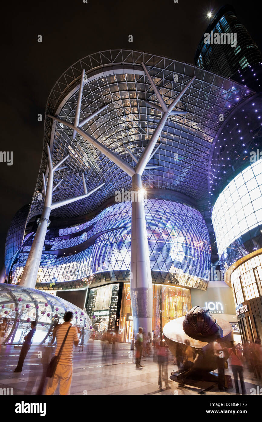 Singapur, Orchard Road, ION Orchard Shopping Mall. Stockfoto