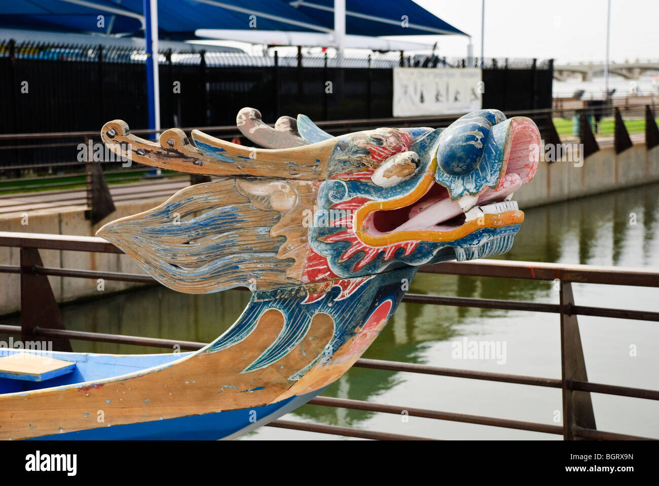 Drachenboot ruht am Tempe Town Lake in Tempe, Arizona Stockfoto