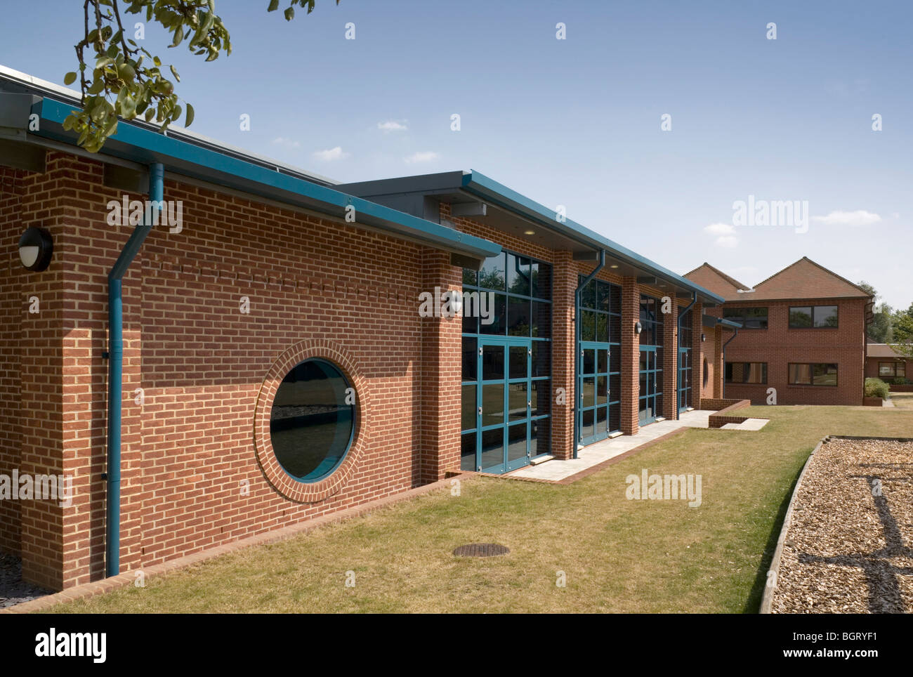 MALTMANS GRÜNE SCHULE SCHWIMMBAD, CHALFONT ST. PETER, VEREINIGTES KÖNIGREICH, BARNSLEY HEWETT UND MALLINSON Stockfoto