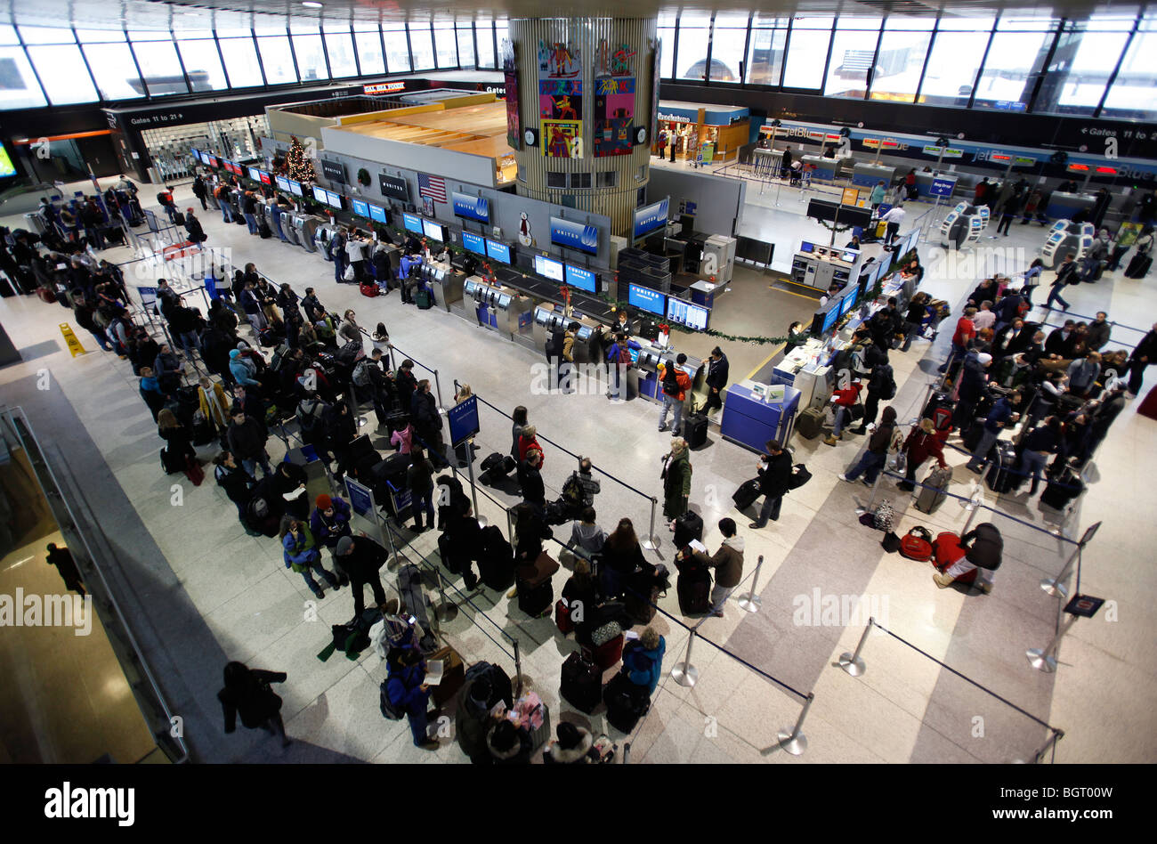 Passagiere einchecken, Logan International Airport in Boston, Massachusetts Stockfoto