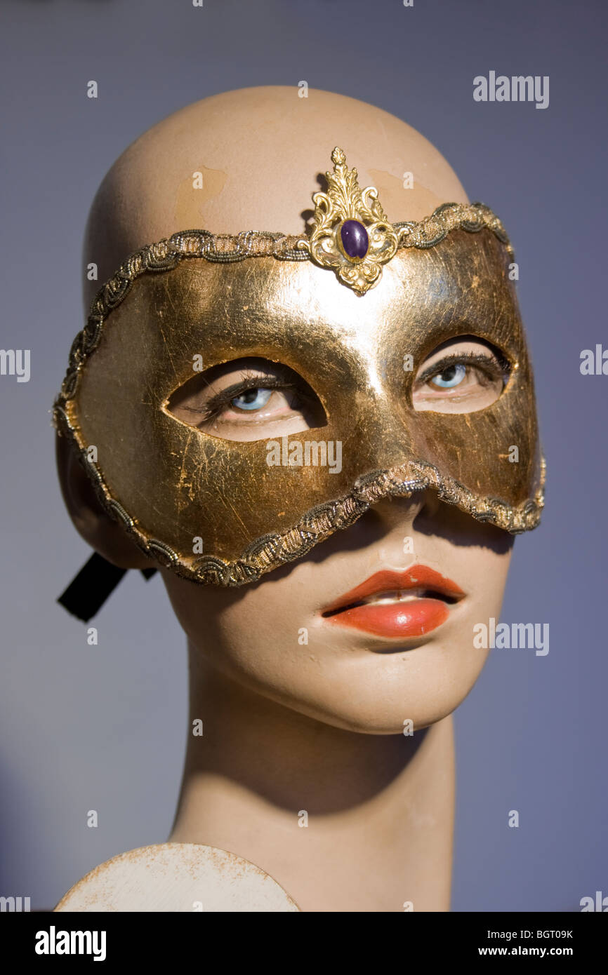 Venezianische Gold Maske auf mannequin Stockfoto