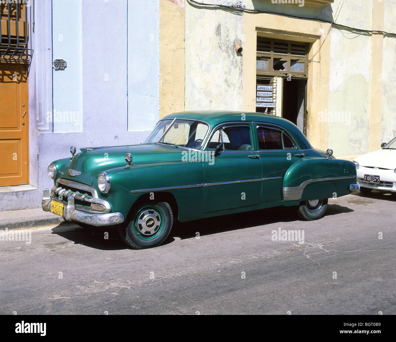 Klassisches amerikanisches Auto auf der Straße, Trinidad, Sancti Spiritus, Republik Kuba Stockfoto