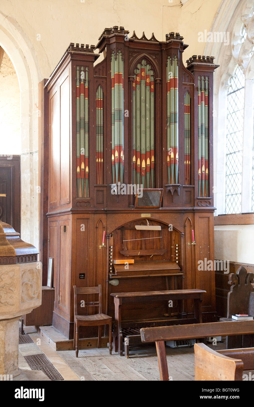 Orgel in der Kirche St. Peter in Great Livermere, Suffolk, Großbritannien Stockfoto