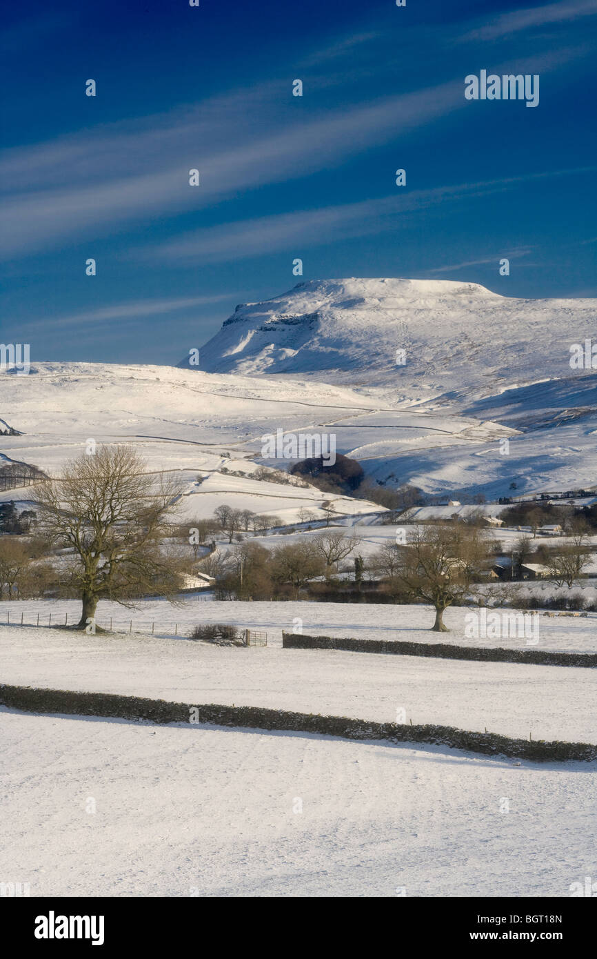 Schneebedeckte Ingleborough Stockfoto