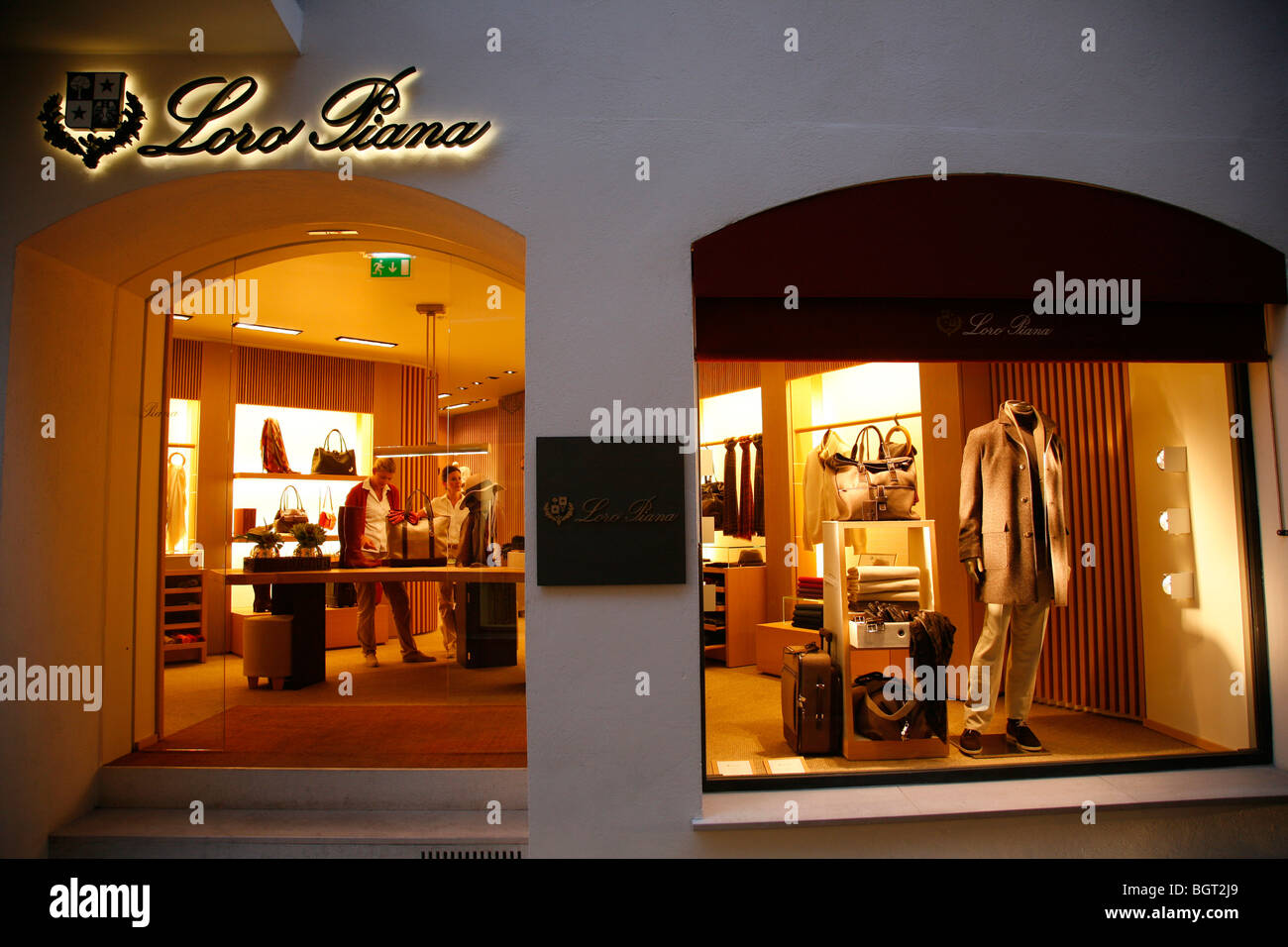 Fashion Boutique im Vieille Ville, Altstadt, St. Tropez, Var, Provence, Frankreich. Stockfoto