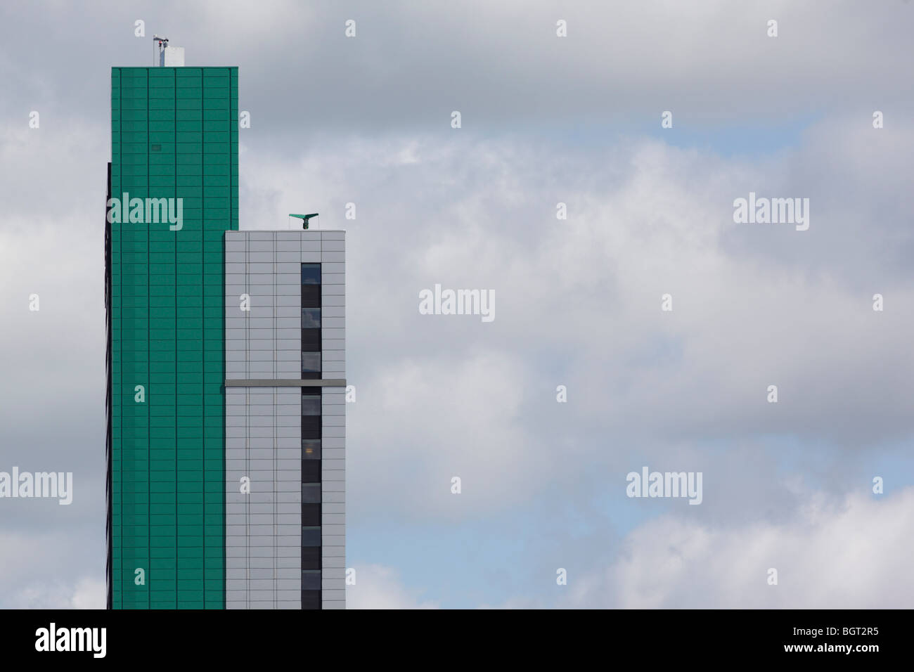 Sky Plaza studentisches Wohnen bauen gegen bewölktem Himmel Stockfoto