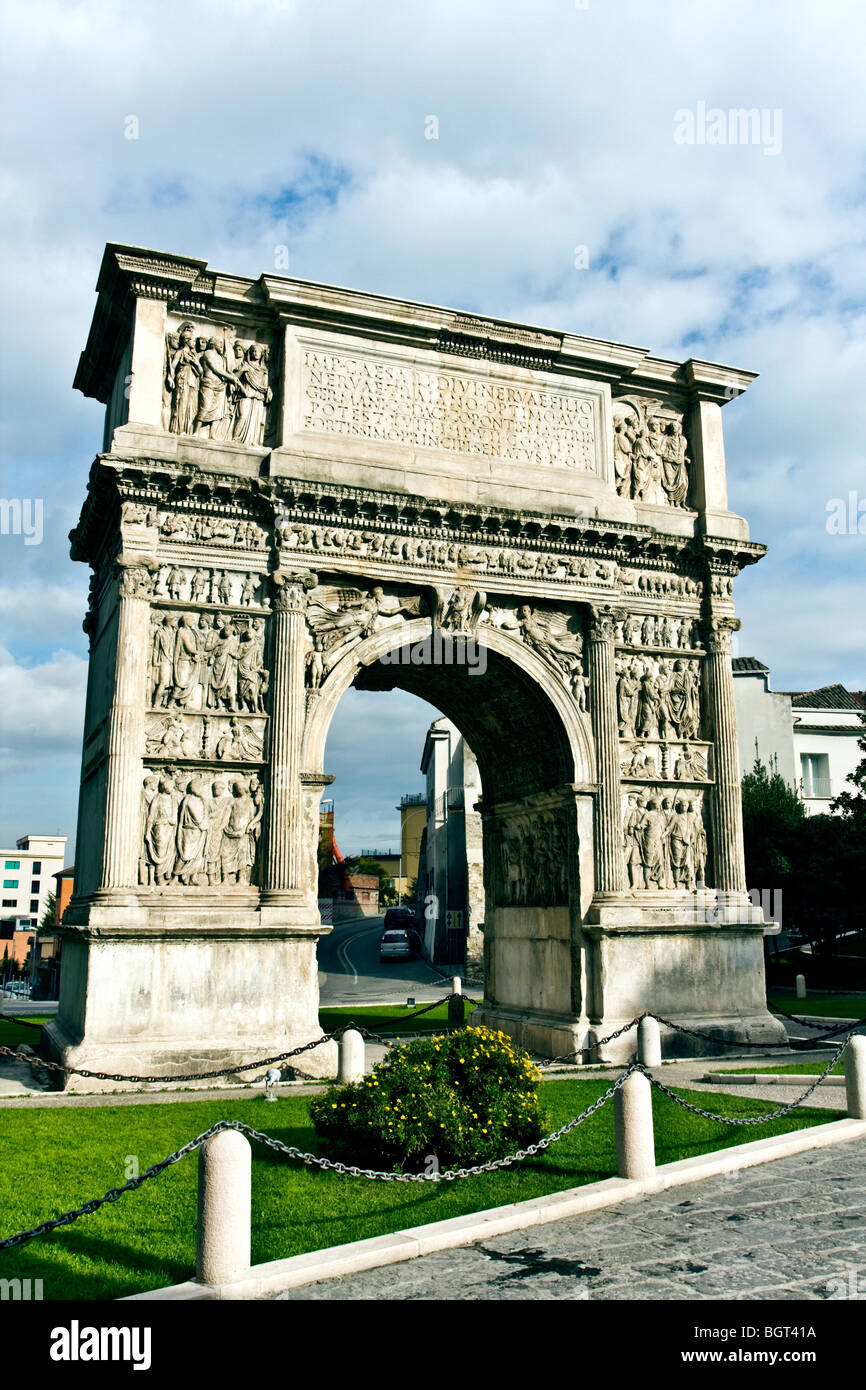 Triumphalen Trajansbogen, 114-117 n. Chr. römische Gebäude, Benevento, Kampanien, Süditalien, Europa Stockfoto
