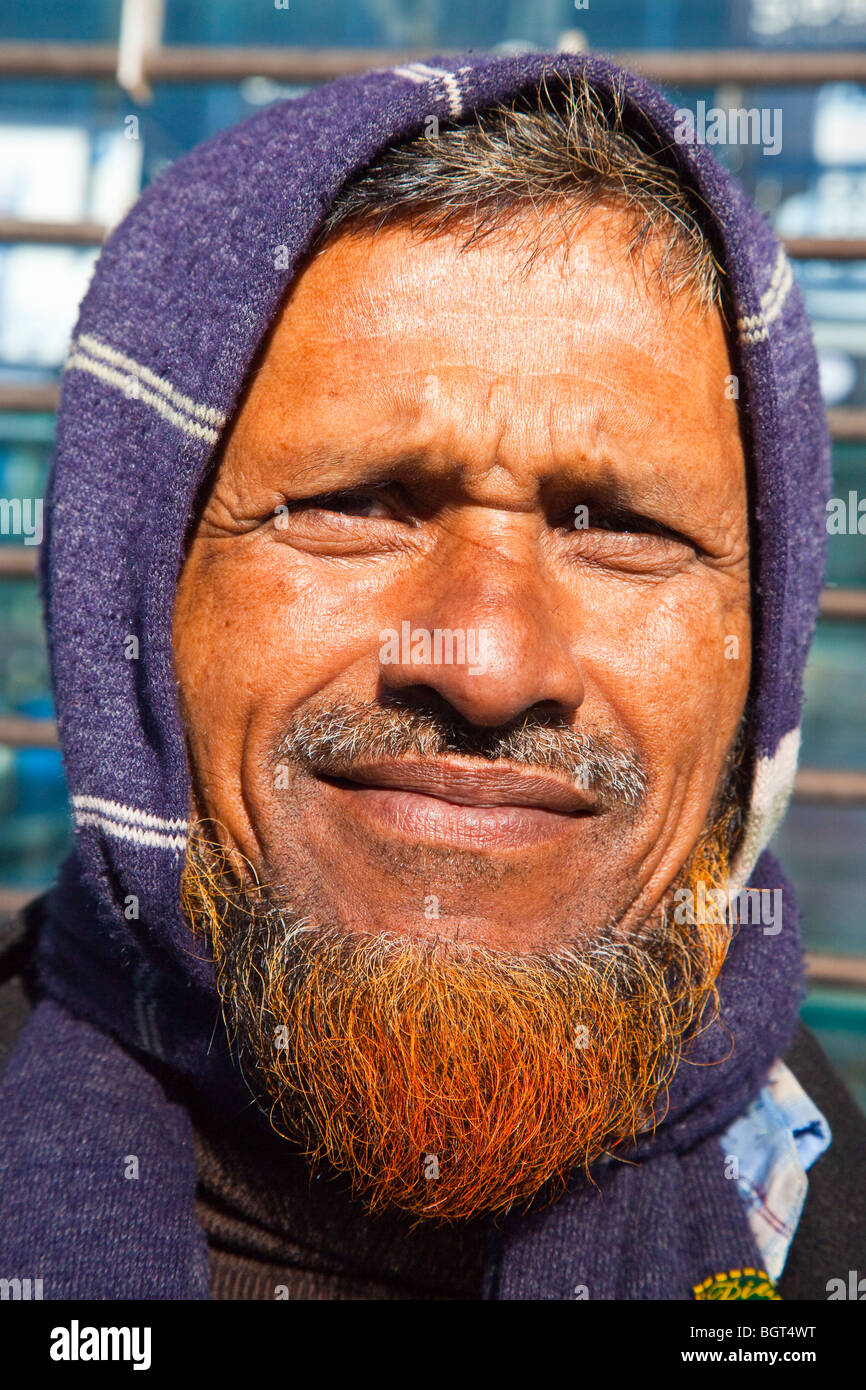 Bärtige Bangladeshi Einwanderer in Queens, New York City Stockfoto
