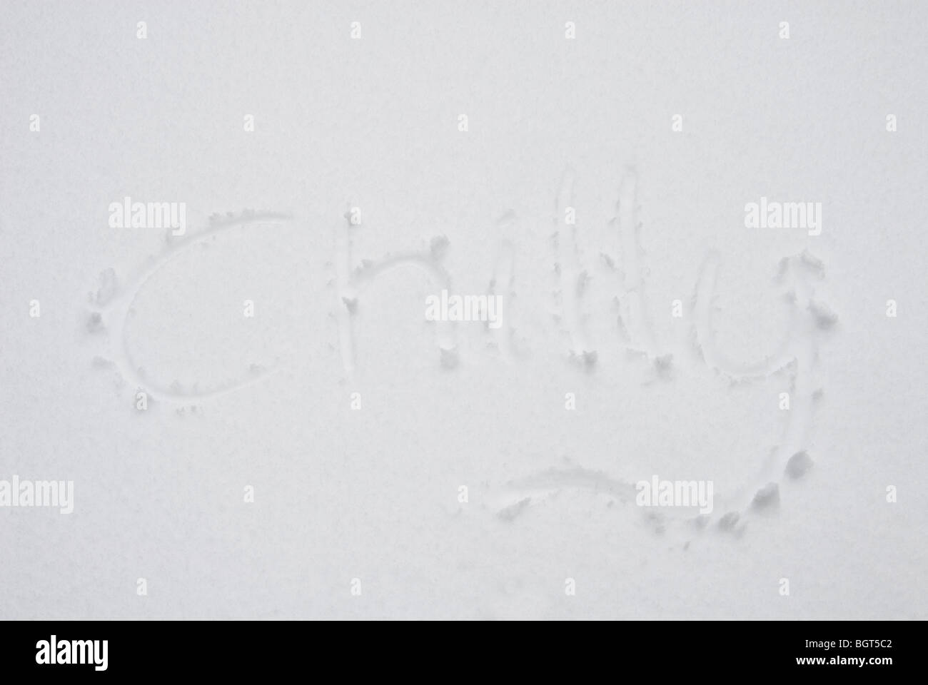Das Wort "Chilly" geschrieben im Schnee Stockfoto