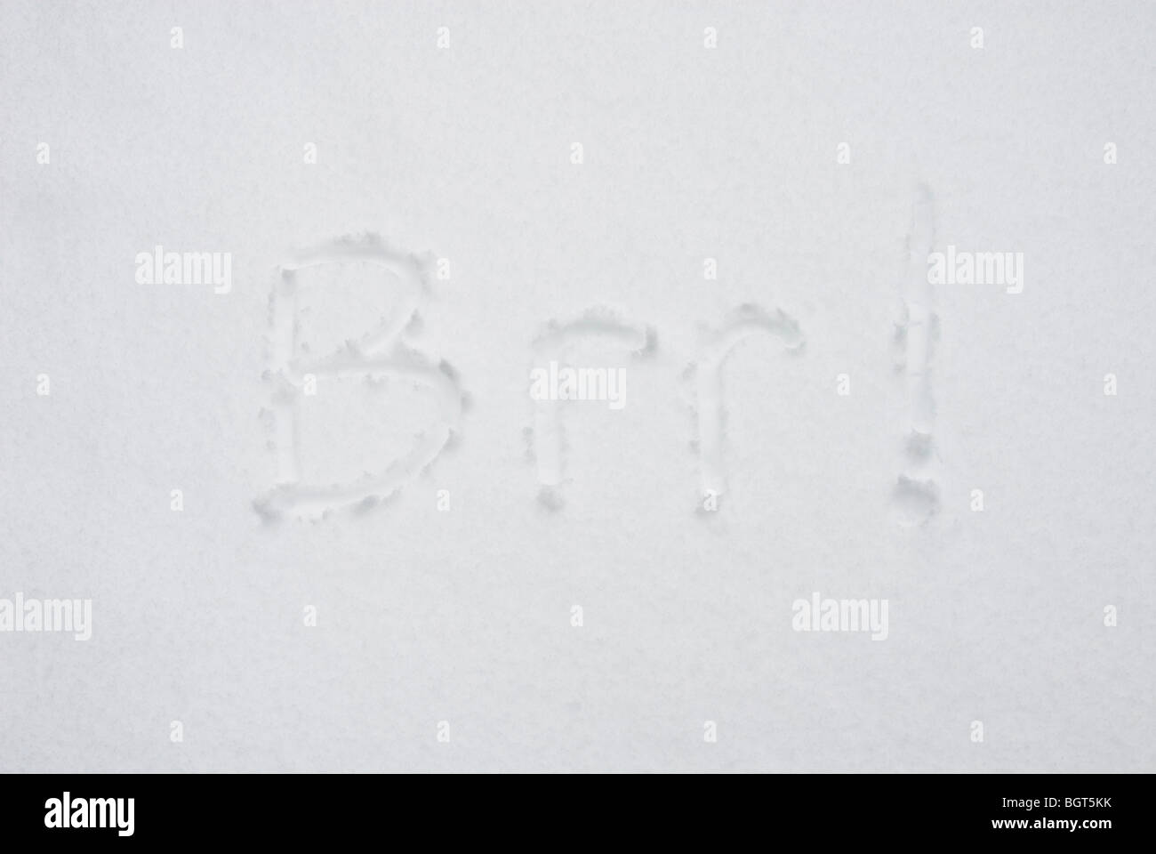 Das Wort "Brr! geschrieben im Schnee Stockfoto