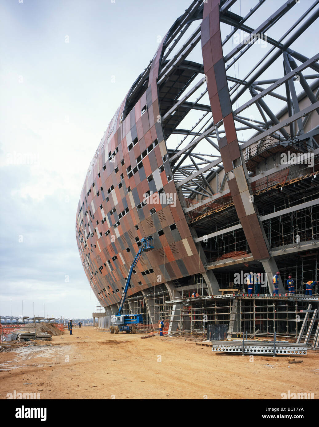 Soccer City, Fnb-Stadion Austragungsort für 2010 Fifa World Cup-Finale. noch im Juni 2009 Aufbau. Stockfoto