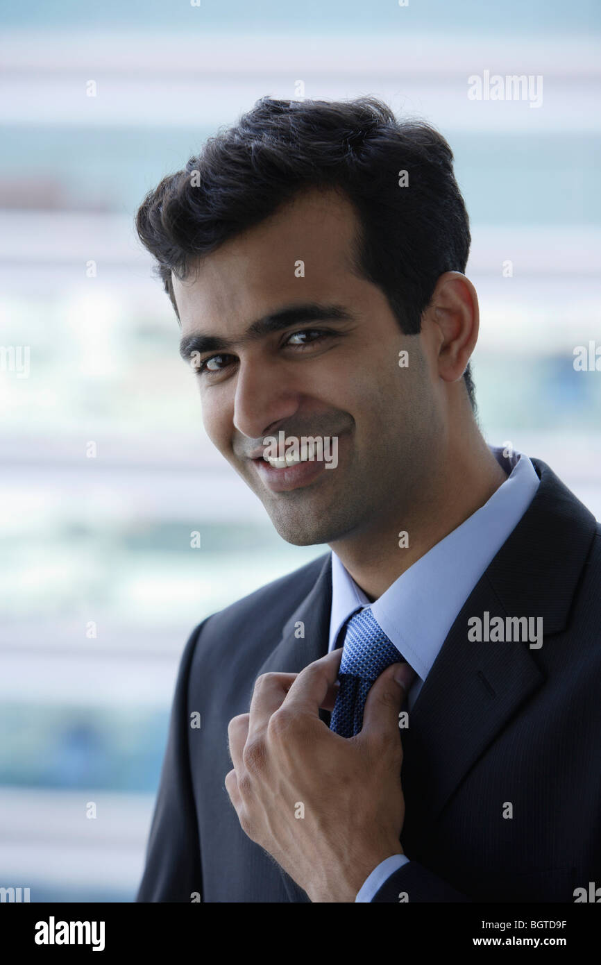 Schuss in den Kopf der indische Geschäftsmann lächelnd. Stockfoto