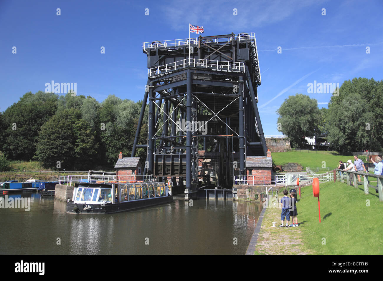 Anderton Boot zu heben, eine Verbindung zwischen der Trent und Mersey Kanal und Fluss Weaver Anderton Boot zu heben, eine Verbindung zwischen der Trent und Mersey Kanal und Fluss Weaver