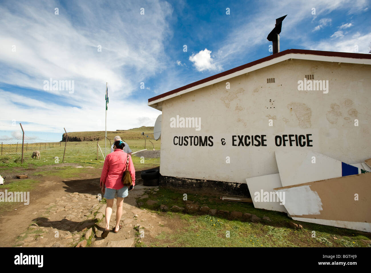 Lesotho Grenzposten. Der Sani Pass, die aus Südafrika, Lesotho, durch die Drakensburg Berge geht. Stockfoto