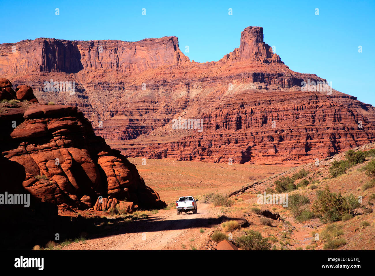 Weißen Dodge Truck auf dem Shafer Trail, Canyonlands National Park in der Nähe von Moab, Utah, USA Stockfoto