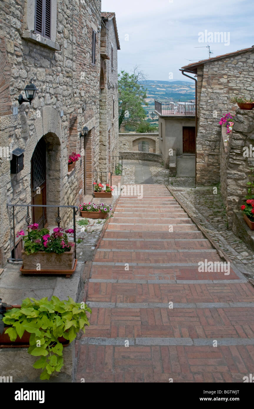 Straßenszene in Monte Castello di Vibio, Umbrien Stockfoto