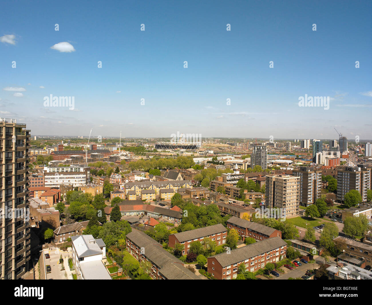 2012 LONDON OLYMPIA-STADION, LONDON, VEREINIGTES KÖNIGREICH, BEVÖLKERUNGSREICHEN Stockfoto