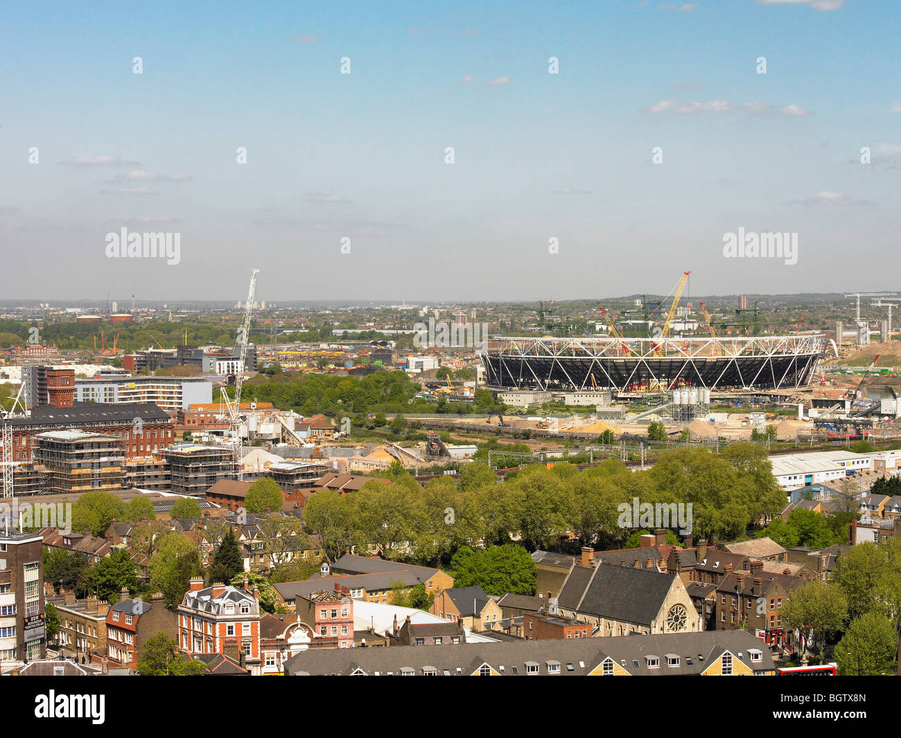 2012 LONDON OLYMPIA-STADION, LONDON, VEREINIGTES KÖNIGREICH, BEVÖLKERUNGSREICHEN Stockfoto