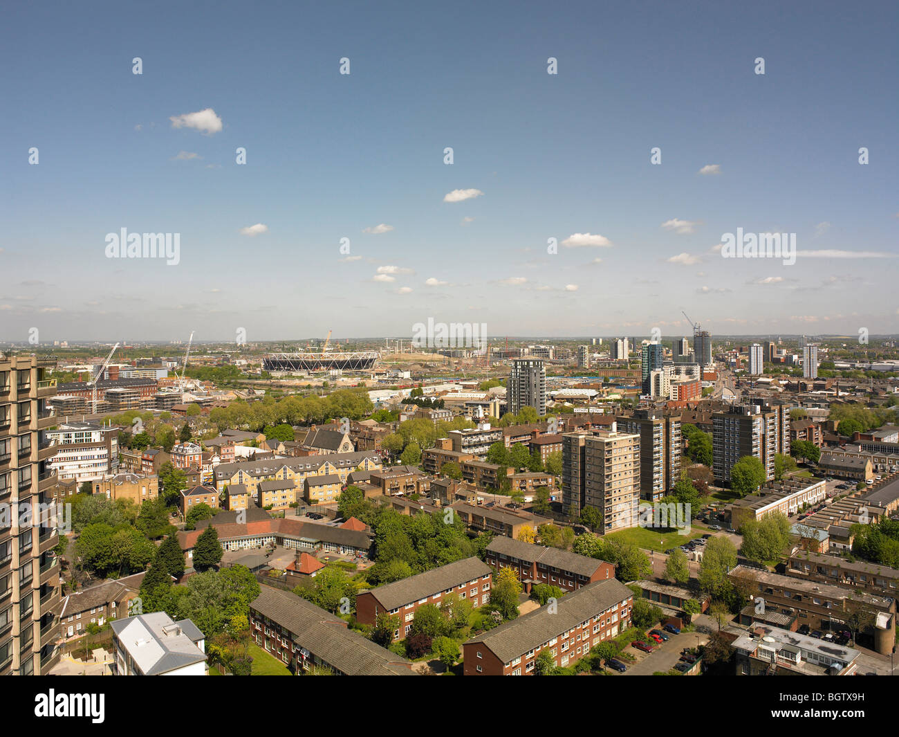 2012 LONDON OLYMPIA-STADION, LONDON, VEREINIGTES KÖNIGREICH, BEVÖLKERUNGSREICHEN Stockfoto