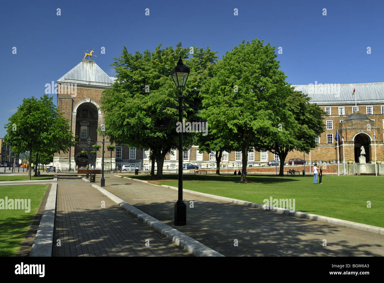 Ein Blick auf zentrale Bristol Sozialwohnung (Rathaus) an einem sehr sonnigen Tag. Stockfoto