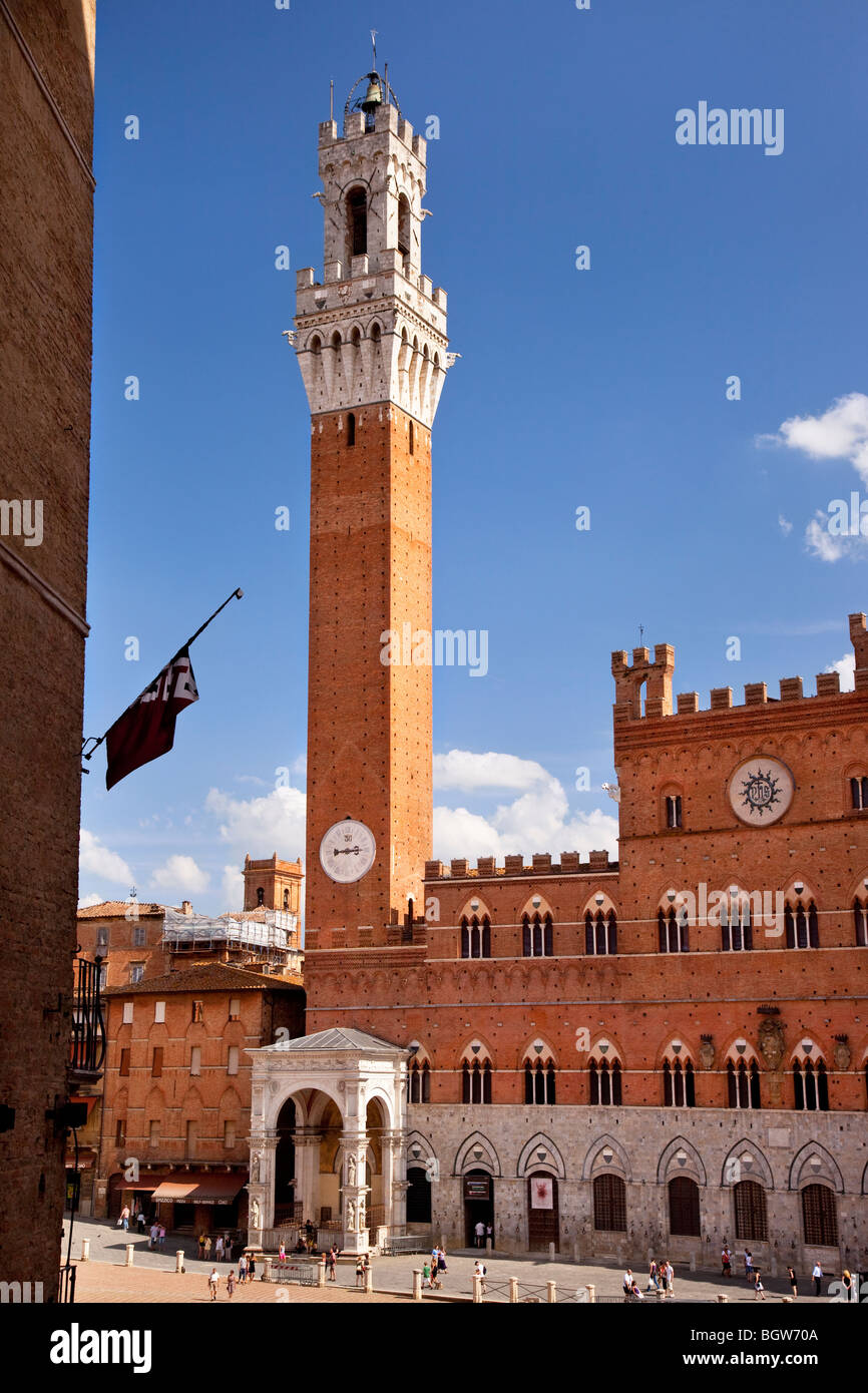 Kirchturm von Piazza del Campo in Siena Toskana Italien Stockfoto
