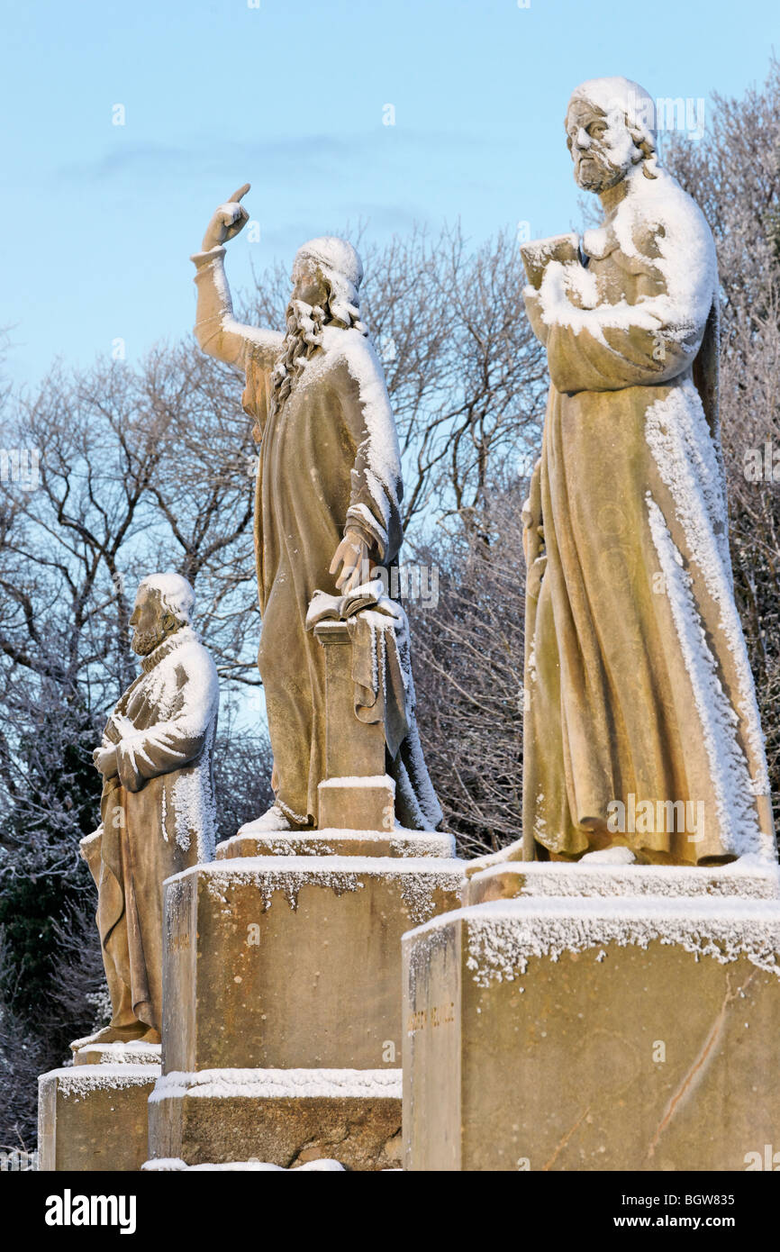Die Statuen von Andrew Melville, John Knox und Alexander Henderson in Valley Cemetery in Stirling, Schottland, Großbritannien. Stockfoto