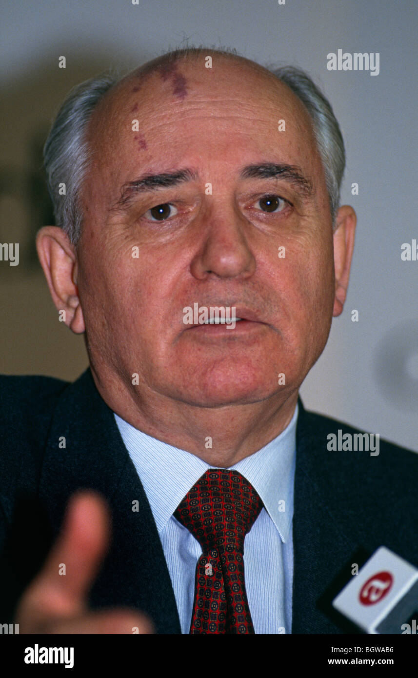 Mikhail Gorbachev, Russlands, auf einer Pressekonferenz in Aberdeen anlässlich erhalten die Freiheit der Stadt. Stockfoto