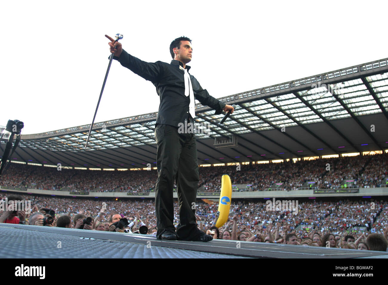 Britische Sängerin Musiker Robbie Williams im Murrayfield Stadium, Edinburgh, Schottland, 28.06.2003 Stockfoto