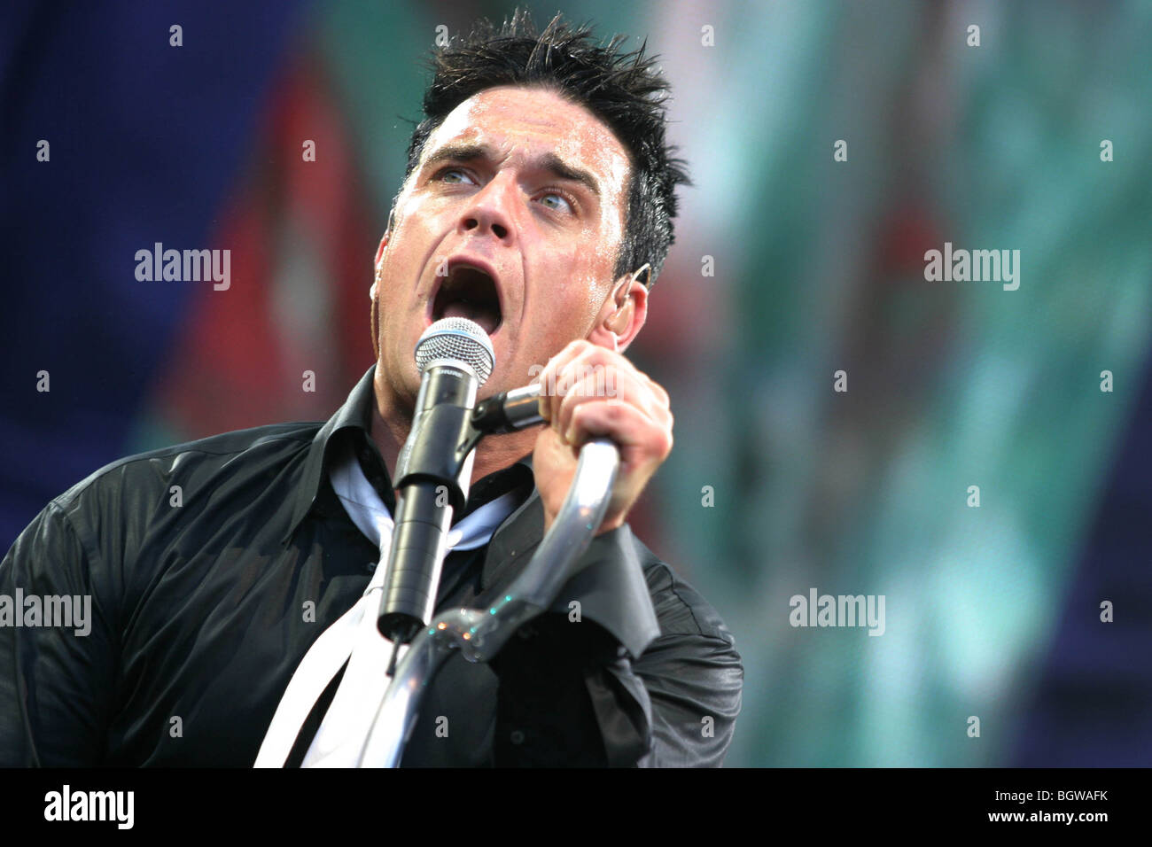 Britische Sängerin Musiker Robbie Williams im Murrayfield Stadium, Edinburgh, Schottland, 28.06.2003 Stockfoto