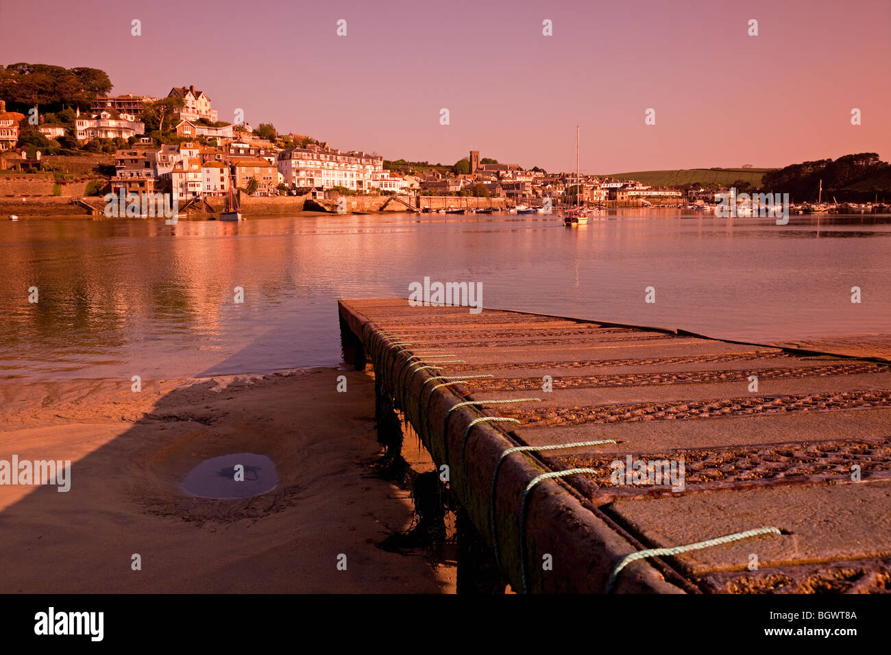 Salcombe Harbour von der Slip-Way in Mill Bay, East Portlemouth, Devon, England, Großbritannien Stockfoto