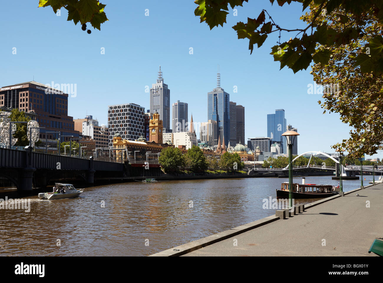 Blick auf die Stadt über den Yarra River, Melbourne, Victoria, Australien Stockfoto