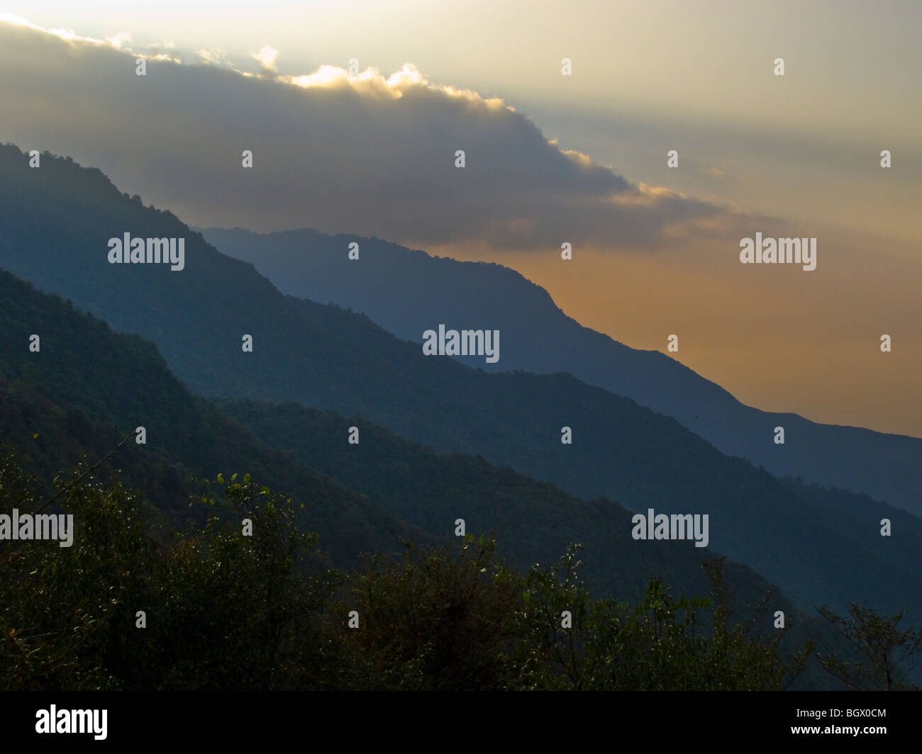 Blick auf Berge beim Wandern das Helambu Schaltung, Nepal. Stockfoto