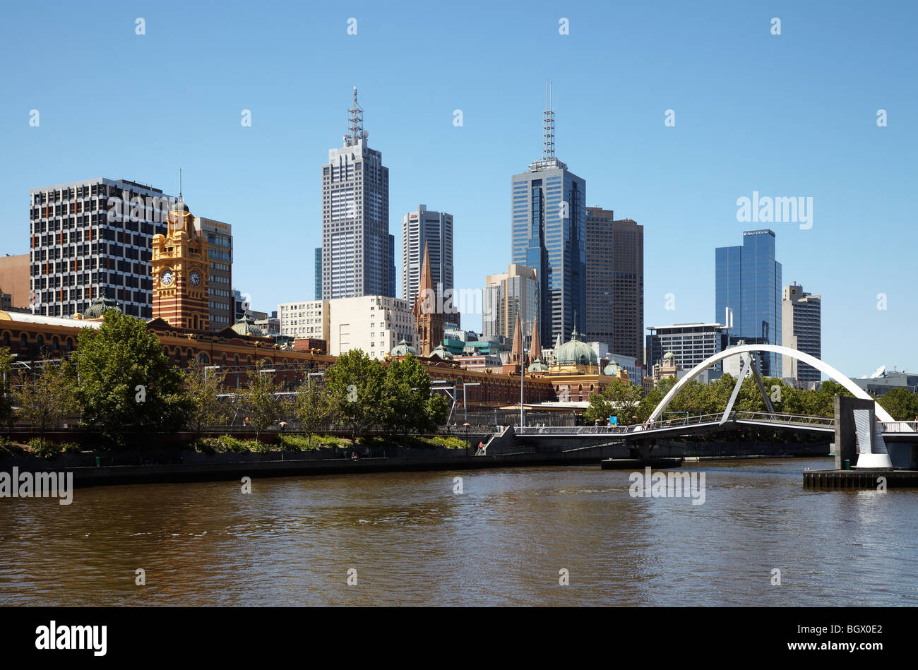 Blick auf die Stadt über den Yarra River, Melbourne, Victoria, Australien Stockfoto