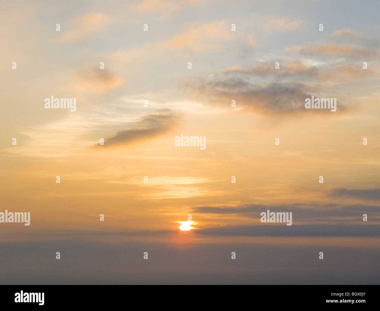 Wolken und Sonne in Nepal. Stockfoto