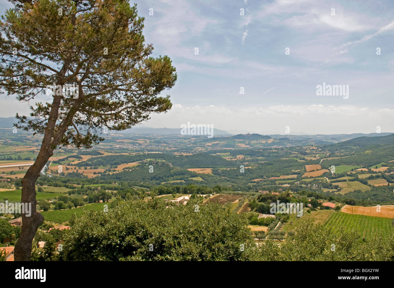 Blick auf den Tiber-Tal von Monte Castello di Vibio, Umbrien Stockfoto